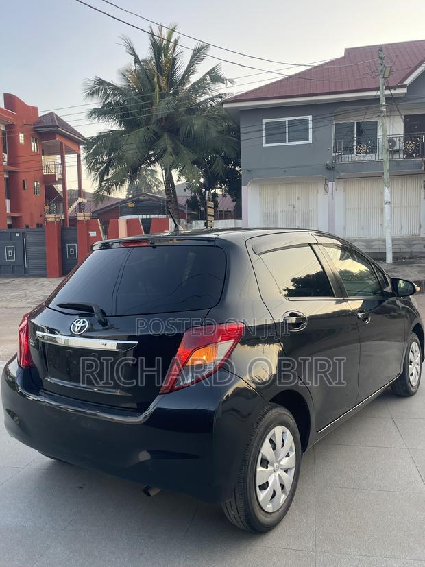 Toyota Vitz 1.3 AWD 5dr 2013 Black