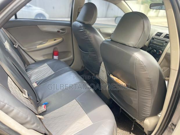 Toyota Corolla 2010 Gray