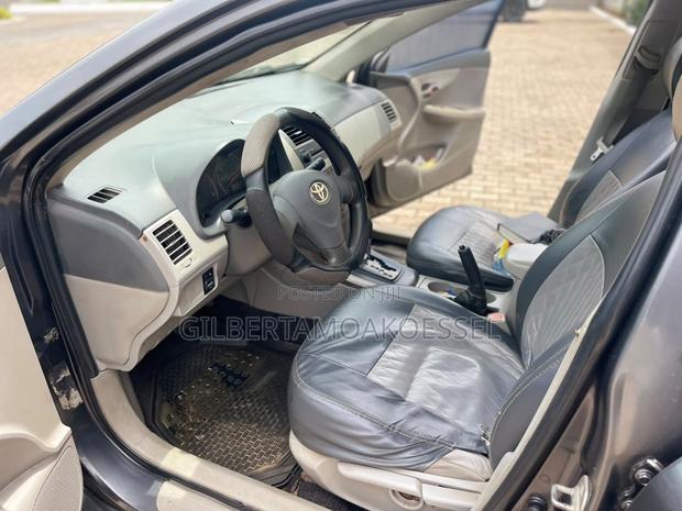 Toyota Corolla 2010 Gray