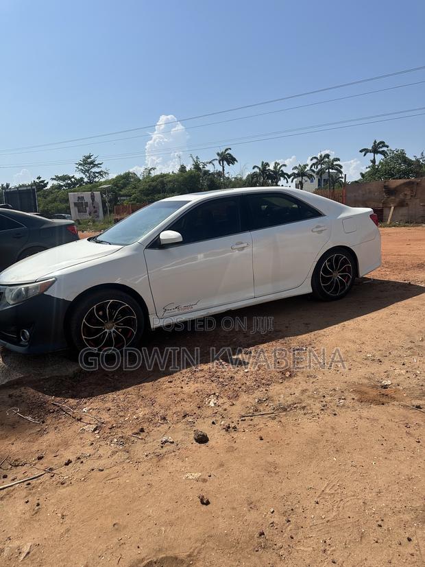 Toyota Camry SE 4dr Sedan (2.5L 4cyl 6A) 2013 White