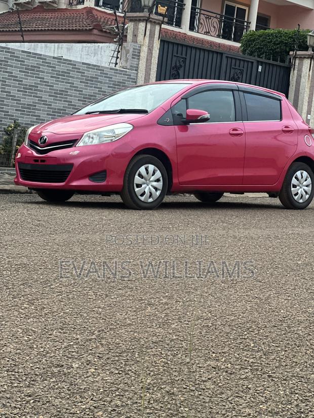 Toyota Vitz 1.3 FWD 5dr 2012 Pink