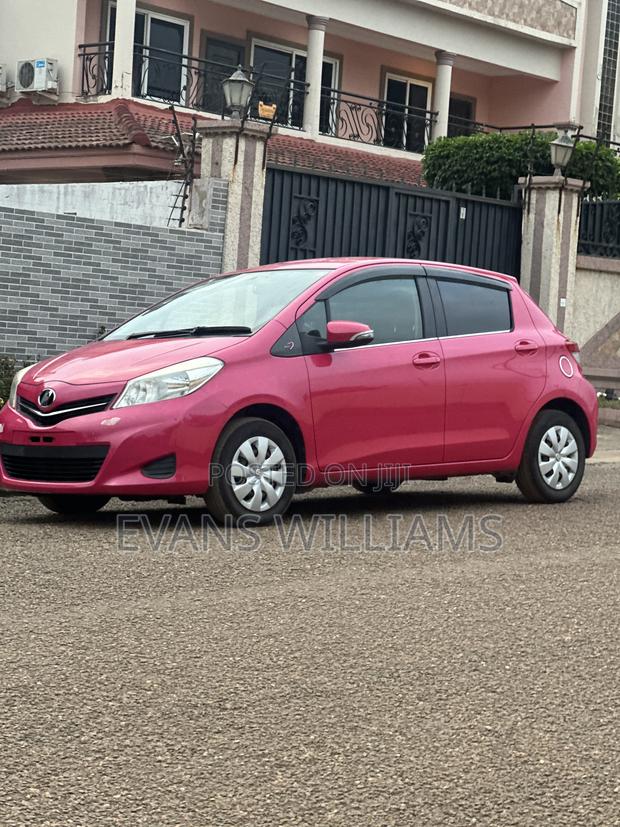 Toyota Vitz 1.3 FWD 5dr 2012 Pink