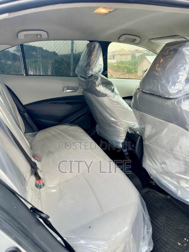 Toyota Corolla LE 2020 Silver
