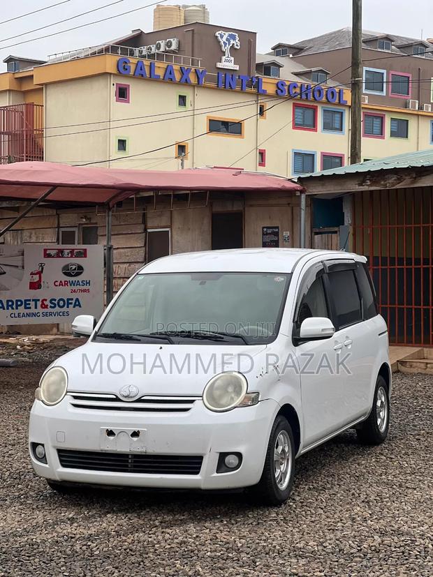 Toyota Sienta 1.5 FWD 2013 White
