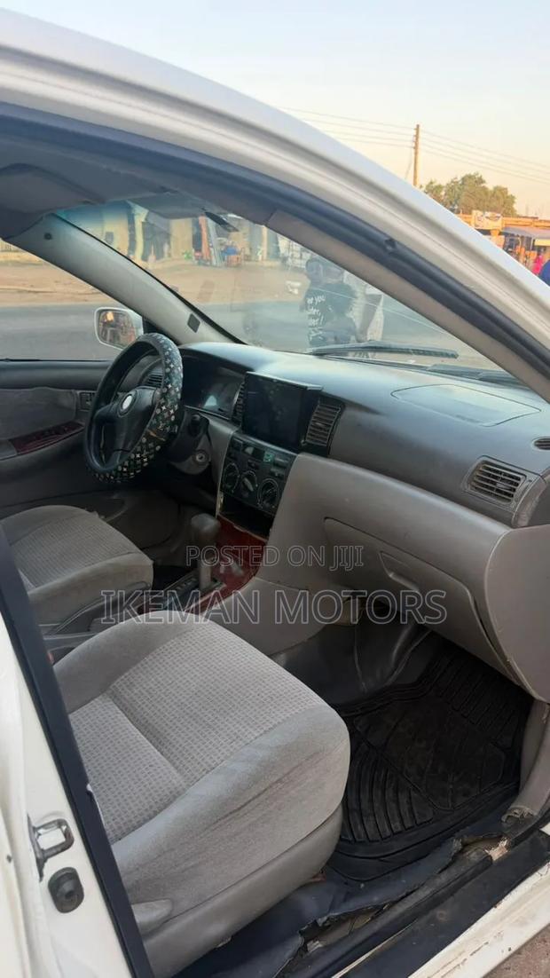 Toyota Corolla LE 2006 White