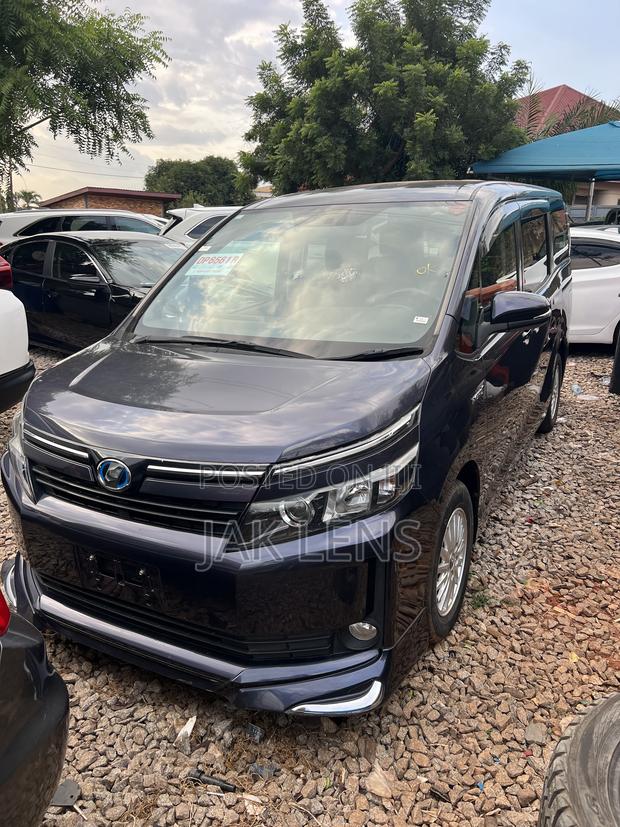 Toyota Voxy Hybrid V 2WD 7-Seater 2016 Black