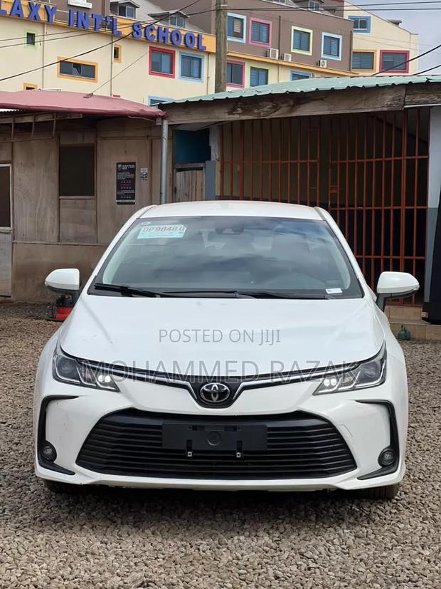 Toyota Corolla LE 2023 White