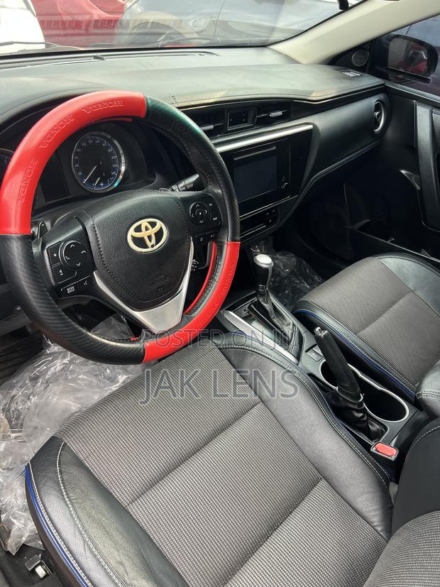Toyota Corolla L (1.8L 4cyl 2A) 2018 Red