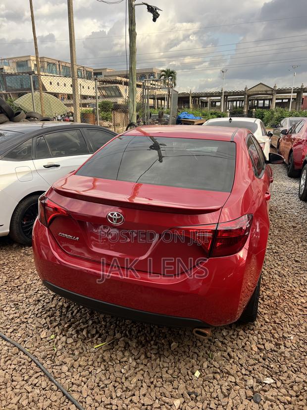 Toyota Corolla L (1.8L 4cyl 2A) 2018 Red