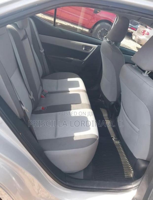 Toyota Corolla LE (1.8L 4cyl 2A) 2019 Silver