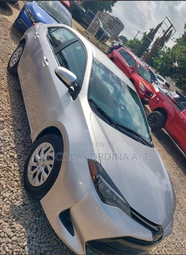 Toyota Corolla LE (1.8L 4cyl 2A) 2019 Silver