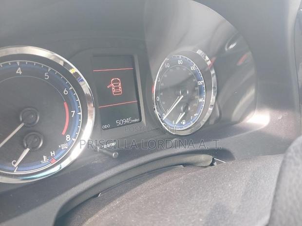 Toyota Corolla LE (1.8L 4cyl 2A) 2019 Silver