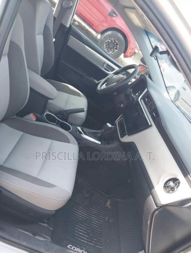 Toyota Corolla LE (1.8L 4cyl 2A) 2019 Silver