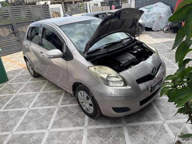 Toyota Vitz 1.0 FWD 5dr 2010 Pink