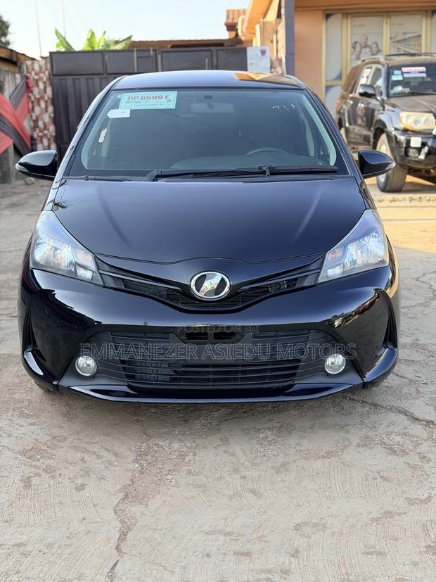 Toyota Vitz 1.3 FWD 5dr 2015 Black