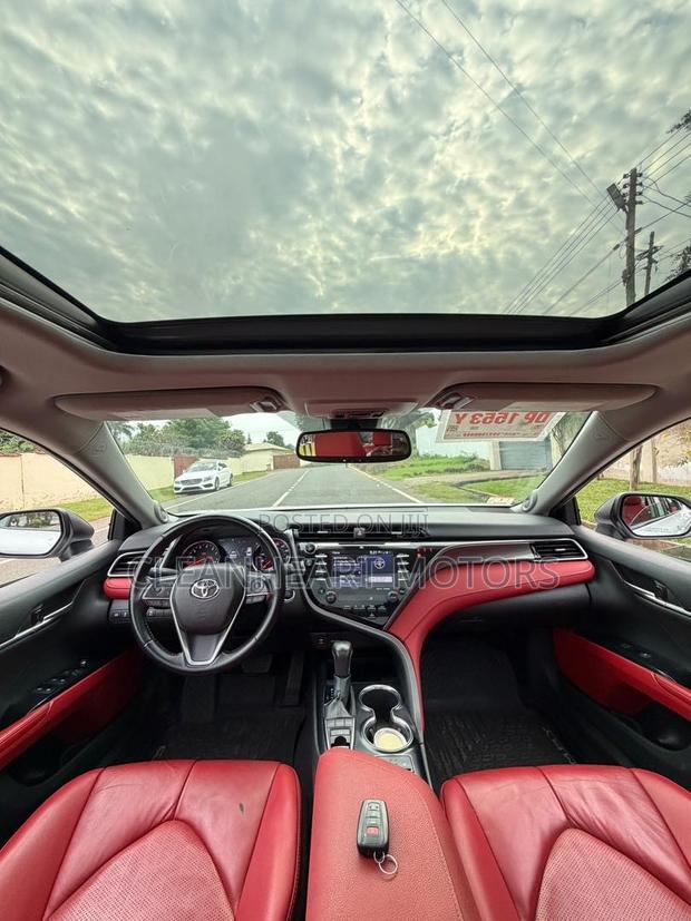Toyota Camry XLE (2.5L 4cyl 8A) 2019 White