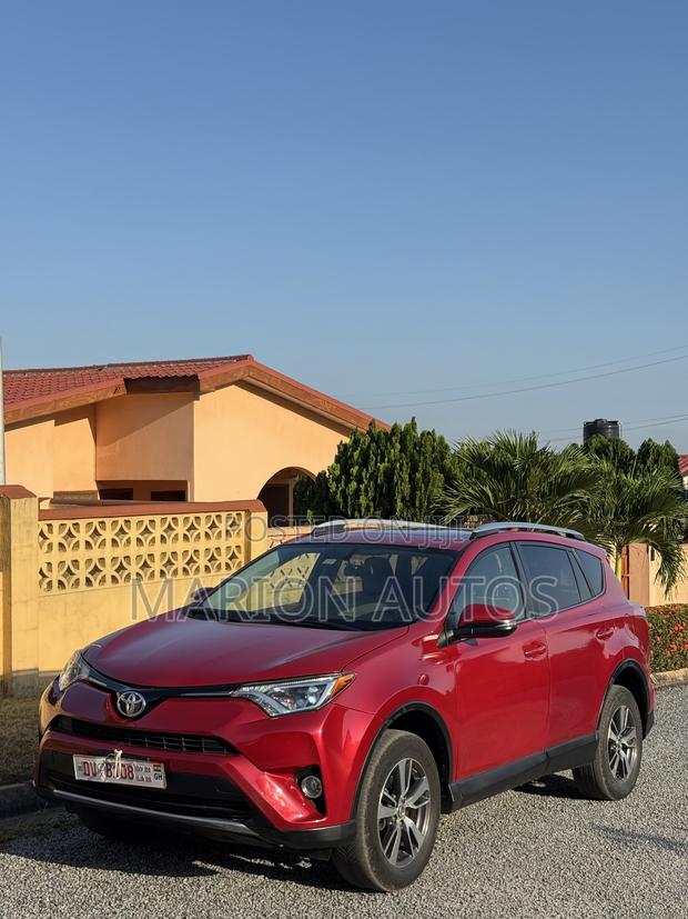Toyota RAV4 XLE 4dr SUV AWD (2.5L 4cyl 6A) 2018 Red