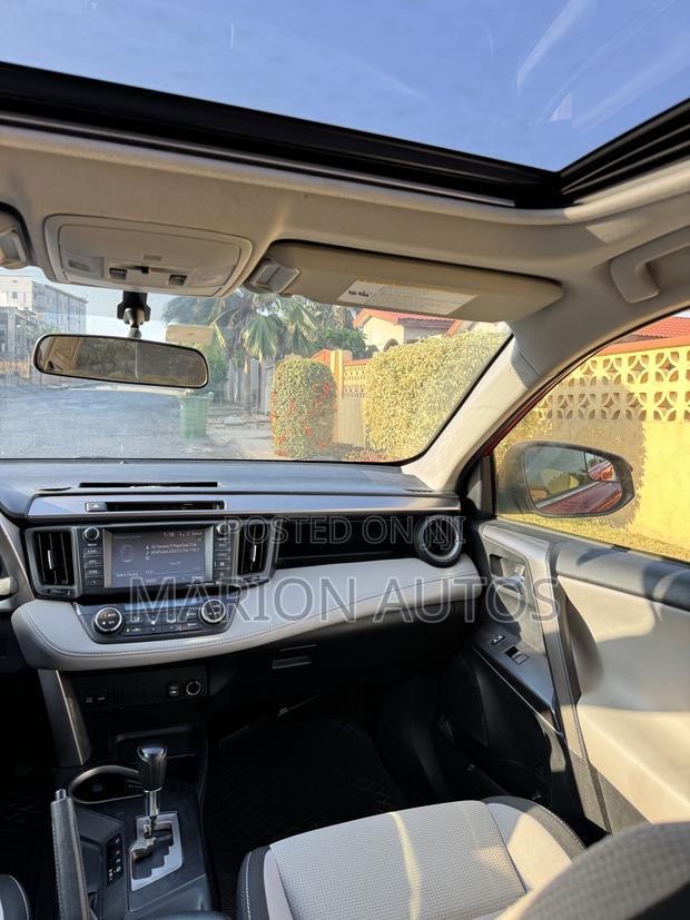 Toyota RAV4 XLE 4dr SUV AWD (2.5L 4cyl 6A) 2018 Red