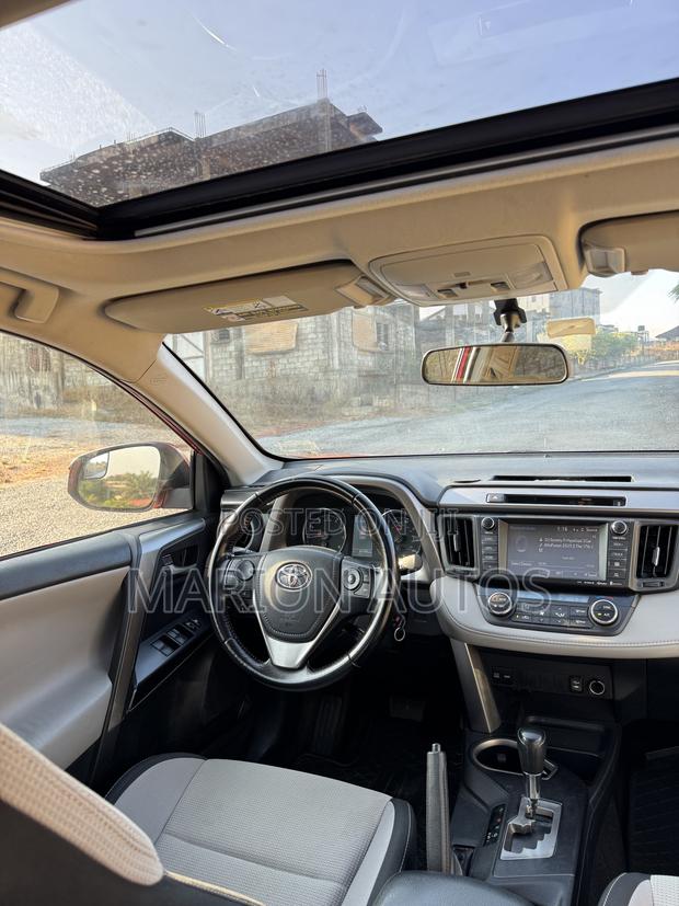 Toyota RAV4 XLE 4dr SUV AWD (2.5L 4cyl 6A) 2018 Red