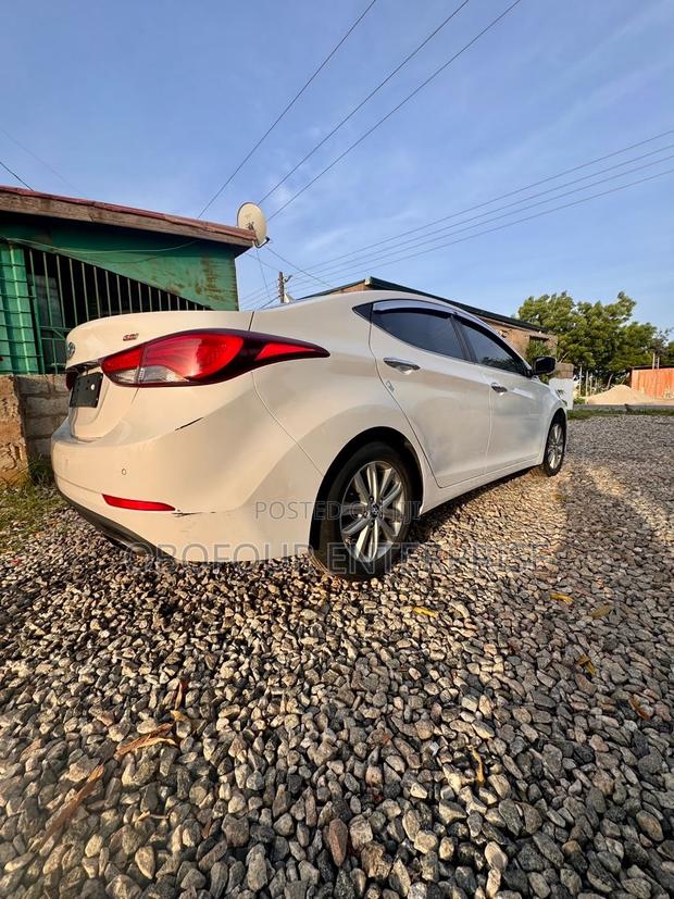 Hyundai Elantra Limited 4dr Sedan (1.8L 4cyl 6A) 2015 White