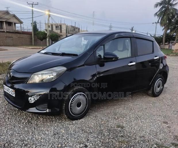 Toyota Vitz 2012 Black