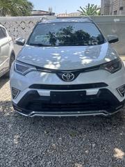 Toyota RAV4 XLE FWD 2019 White for sale
