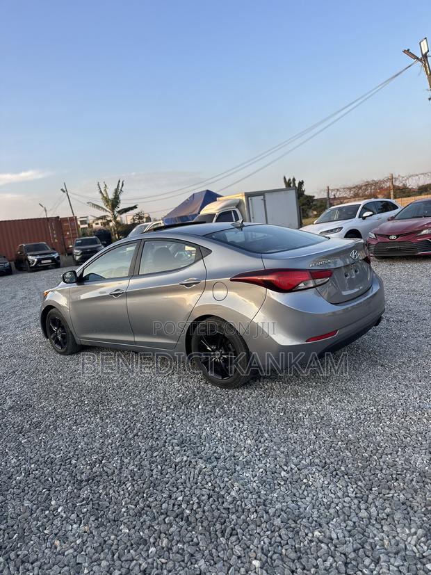 Hyundai Elantra SE 4dr Sedan (1.8L 4cyl 6A) 2015 Gray