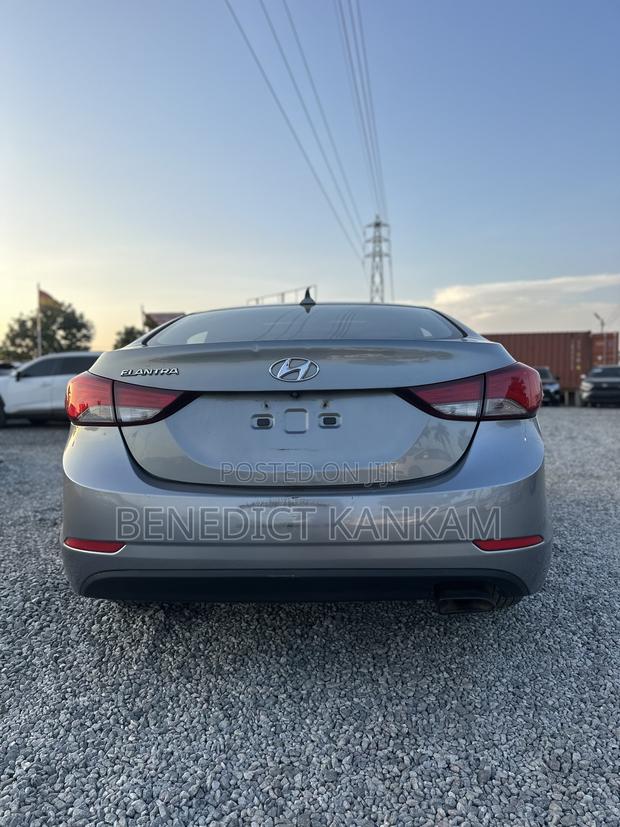 Hyundai Elantra SE 4dr Sedan (1.8L 4cyl 6A) 2015 Gray