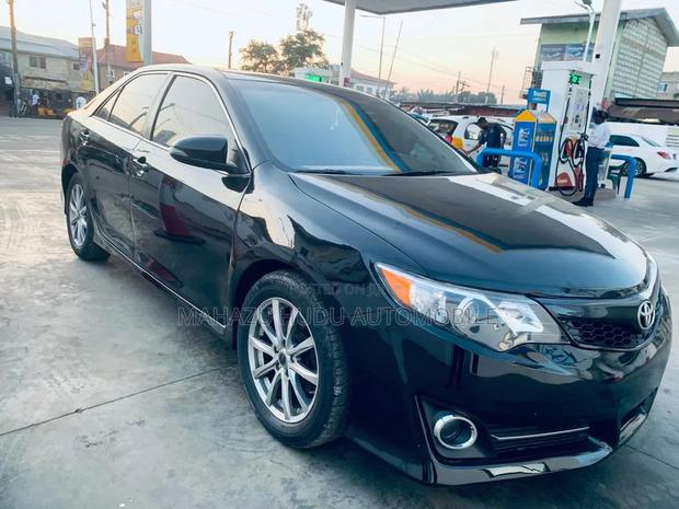 Toyota Camry XLE 4dr Sedan w/Prod. End 11/13 (2.5L 4cyl 6A) 2014 Black