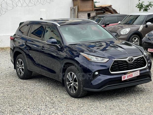 Toyota Highlander XLE 2022 Blue