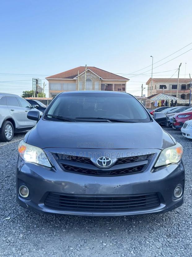 Toyota Corolla LE 4dr Sedan (1.8L 4cyl 4A) 2013 Gray