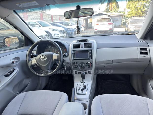 Toyota Corolla LE 4dr Sedan (1.8L 4cyl 4A) 2013 Gray
