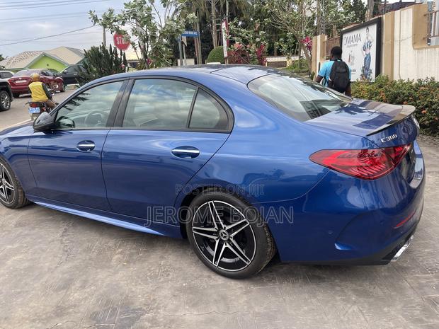 Mercedes-Benz C300 2023 Blue