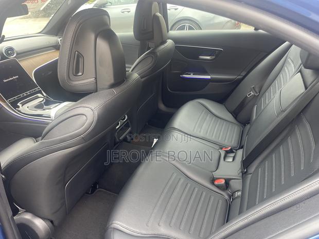Mercedes-Benz C300 2023 Blue