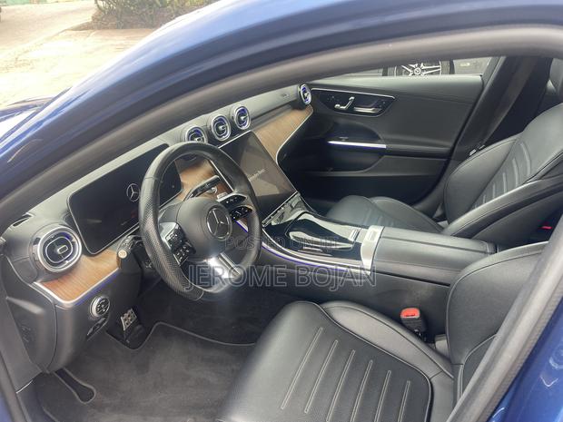 Mercedes-Benz C300 2023 Blue