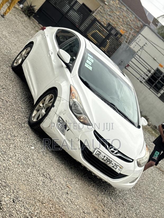 Hyundai Elantra Limited Sedan FWD (1.8L 4cyl 6A) 2013 White