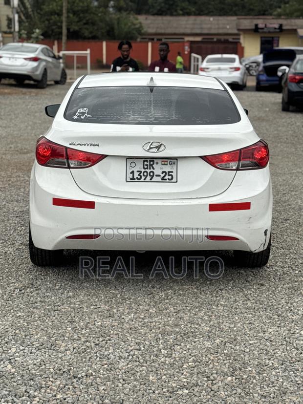 Hyundai Elantra Limited Sedan FWD (1.8L 4cyl 6A) 2013 White