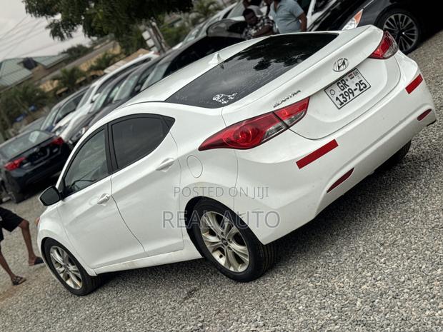 Hyundai Elantra Limited Sedan FWD (1.8L 4cyl 6A) 2013 White