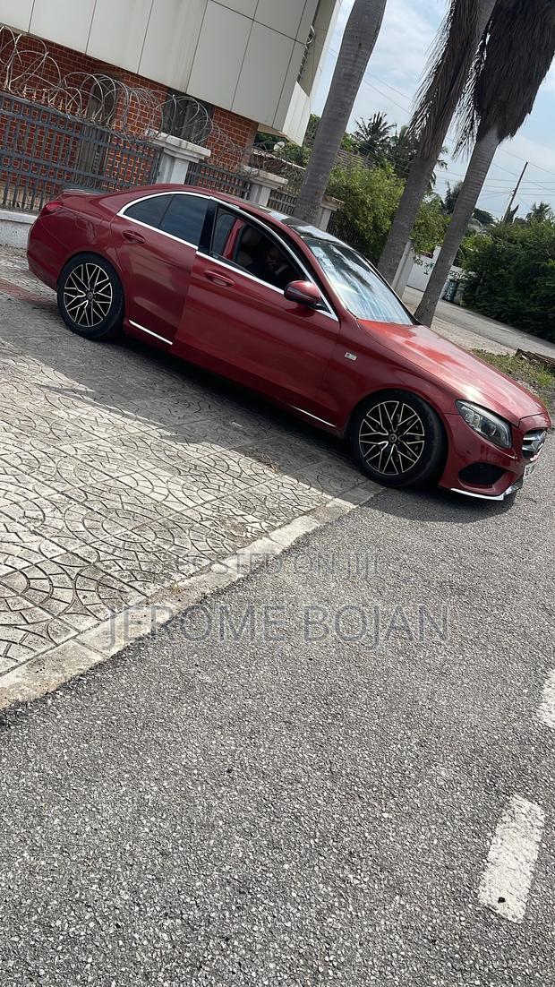 Mercedes-Benz C300 2017 Red