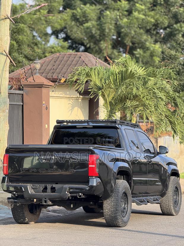 Toyota Tacoma SR5 Double Cab 6' Bed AT 2024 Black