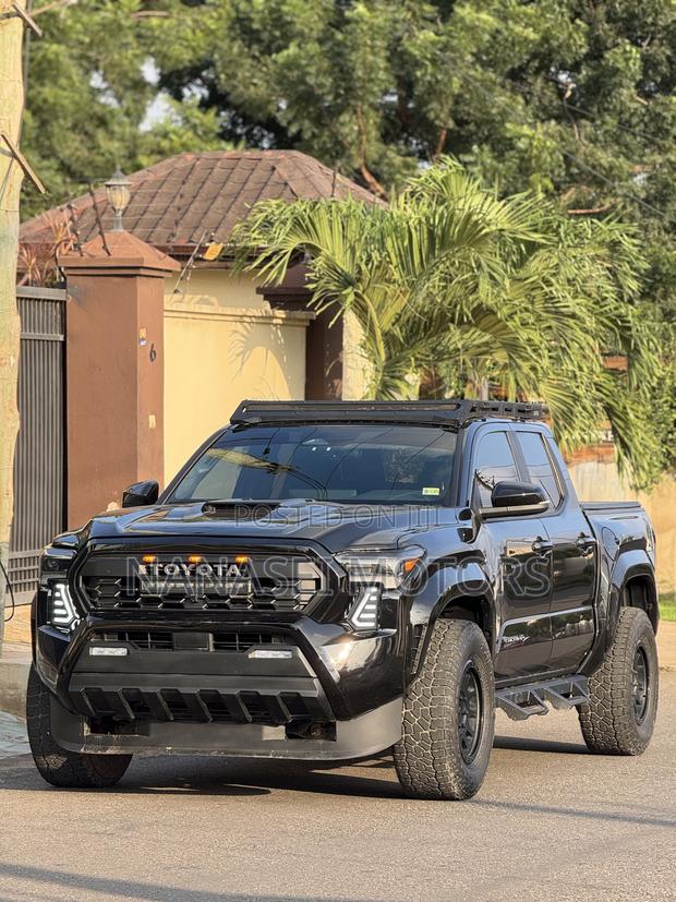 Toyota Tacoma SR5 Double Cab 6' Bed AT 2024 Black