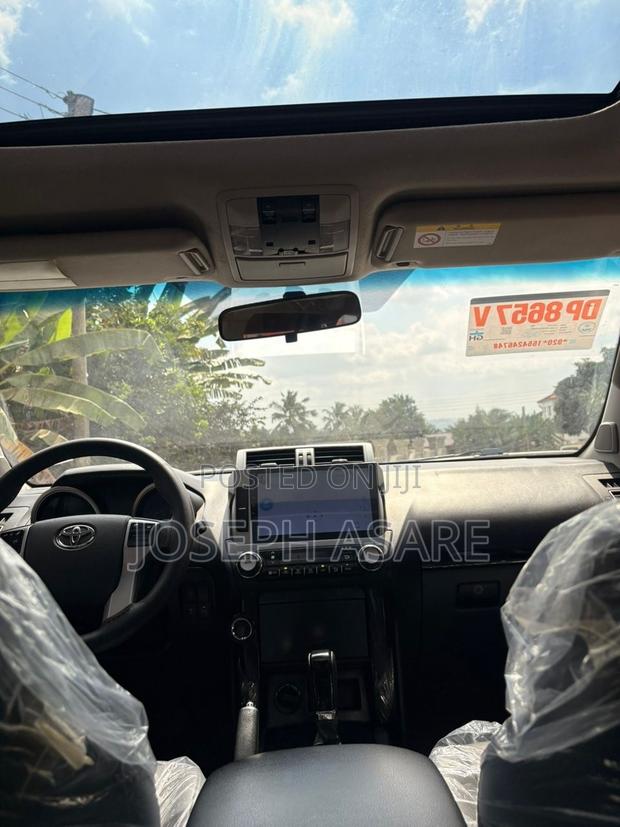 Toyota Land Cruiser Prado 2017 White