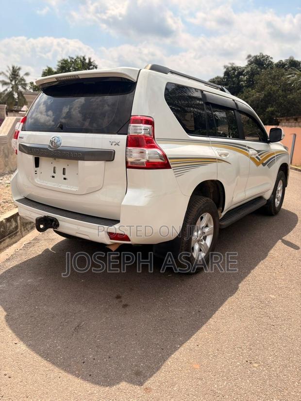 Toyota Land Cruiser Prado 2017 White