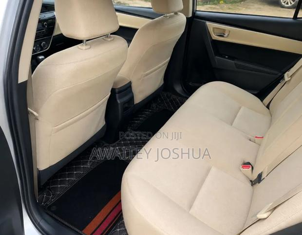 Toyota Corolla 2019 White