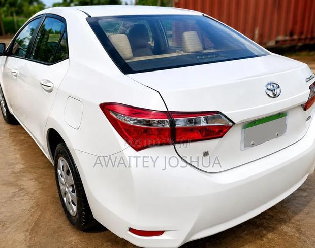 Toyota Corolla 2019 White