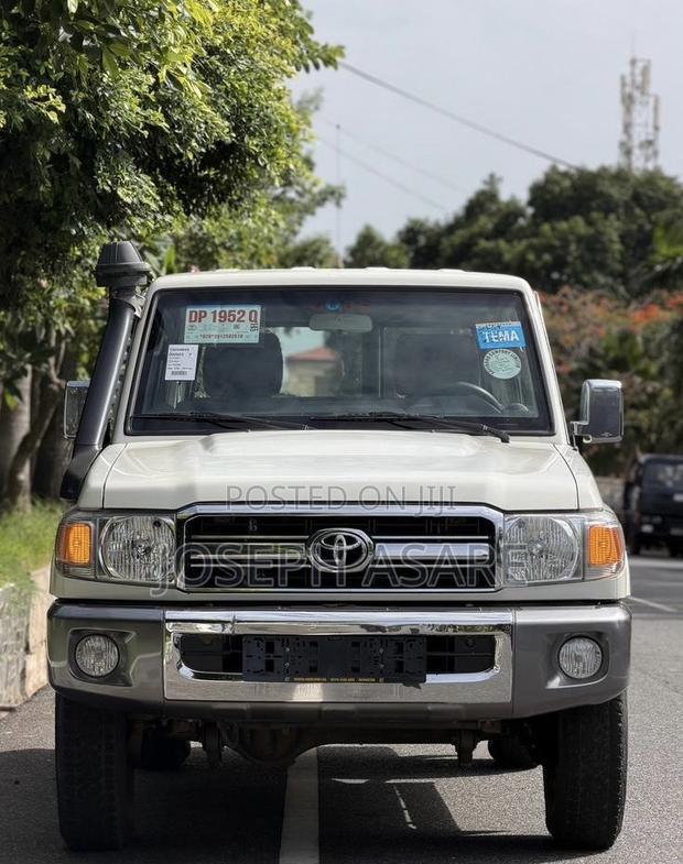 Toyota Land Cruiser 76 Series 2018 White