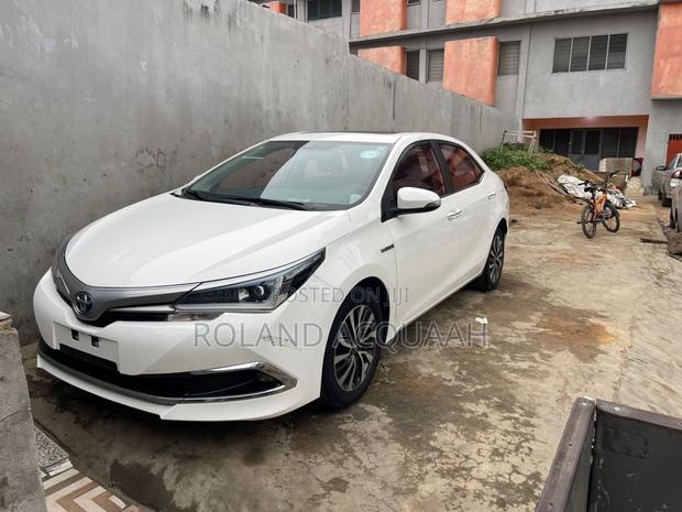 Toyota Corolla 2018 White
