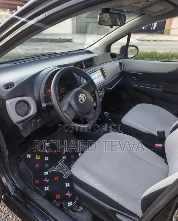 Toyota Vitz 1.3 AWD 5dr 2012 Black