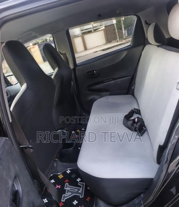 Toyota Vitz 1.3 AWD 5dr 2012 Black
