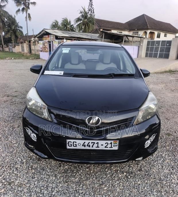 Toyota Vitz 1.3 AWD 5dr 2012 Black
